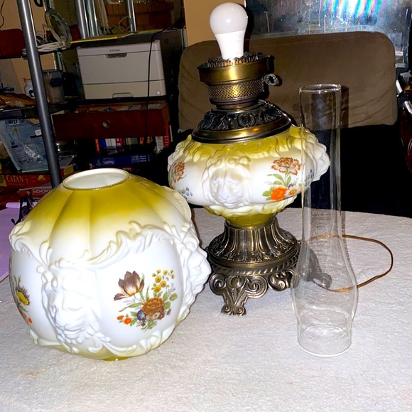 Fenton Milk Other - Antique~GONE WITH THE WIND PARLOR BANQUET PUFFY LION HEADS 3D LAMP